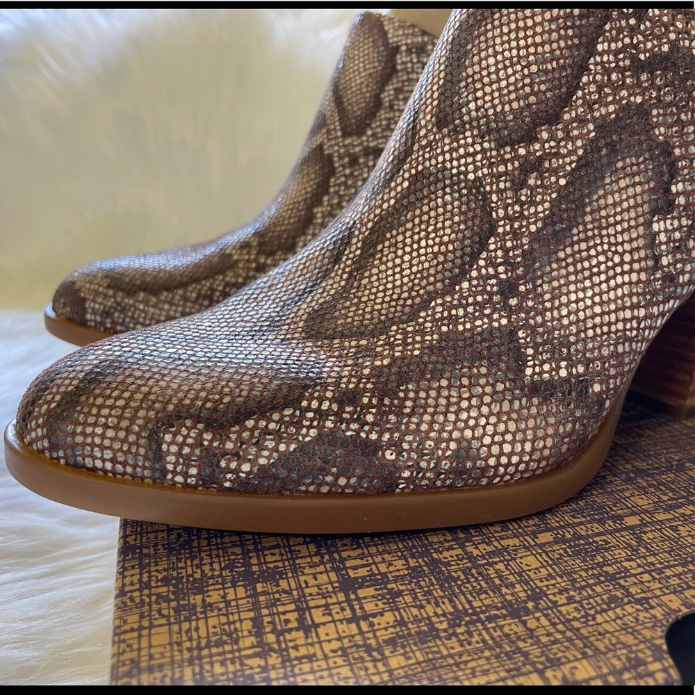 NEW BORN Eustis Snakeskin Mule - Picture 12 of 16